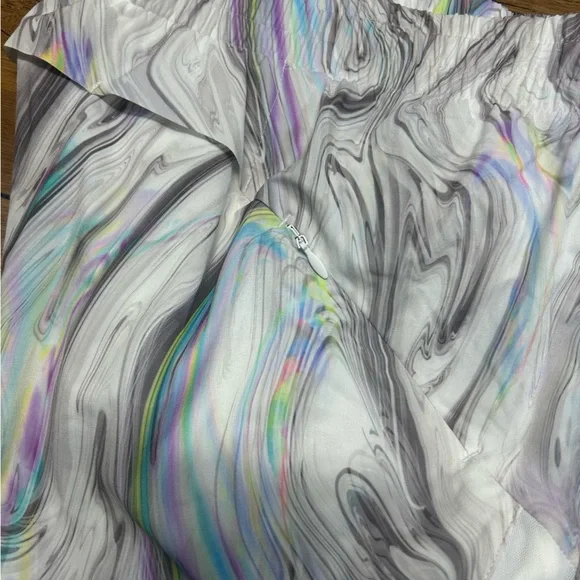 Athleta Mesh Racer Run Short in the "Iridescent Marble Glitch Rainbow" M - Picture 14 of 15